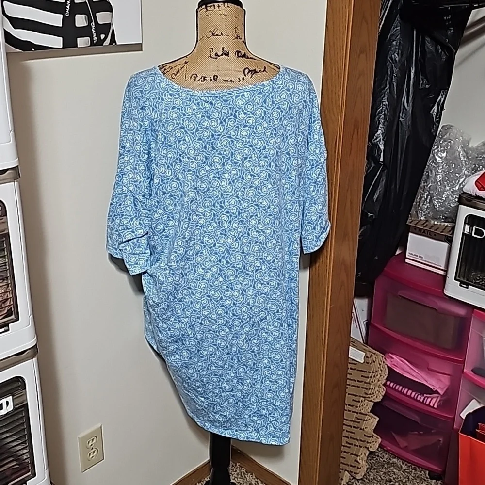2xl lularoe blue and white floral Irma. - Picture 3 of 3